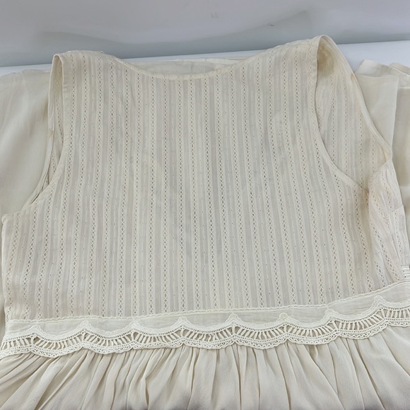 Mystree Lace Trim Deep V Dress - Picture 6 of 7